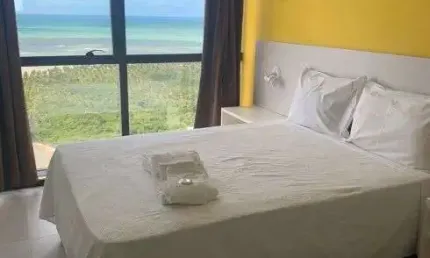 Flat em andar alto, vista mar, 35 m², mobiliado, área de lazer e serviço de hotel completo.