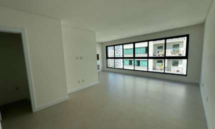 Apartamento novo à venda em Balneário Camboriú
