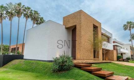 Condomínio Royal Park - 660 m² de área construída - 4 suítes