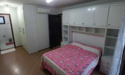 Sobrado-PORTEIRA FECHADA-VALOR ÚNICO-bairro Portão Curitiba-Pr