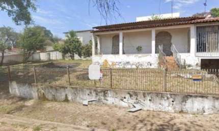 Excelente Oportunidade: Casa para Reforma em Dois Lotes – Guaratinguetá