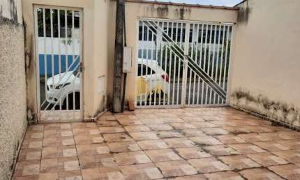 Vila Geny: Casa com 2 quartos, quintal, lavanderia e vaga – R$ 255 mil