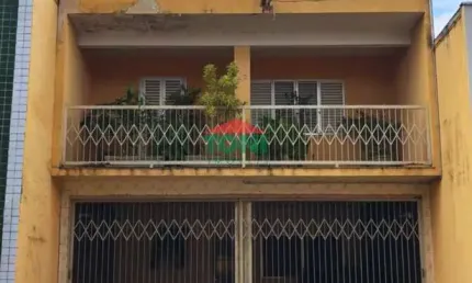 Casa Sobrado com 4 dormitórios e 2 vagas de garagem no Centro de Salto-SP