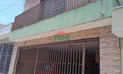 Casa à venda em Salto-SP, Vila Romão: 4 quartos, 1 sala, 2 banheiros, 2 vagas. Venha conferir!