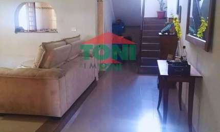 Excelente ponto comercial à venda na Vila Teixeira, Salto-SP! 1 sala, 3 banheiros, 2 vagas!