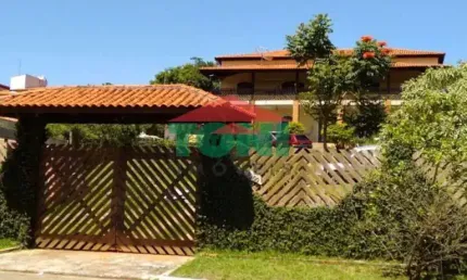 Chácara de Luxo à Venda em Condomínio Exclusivo em Salto-SP, Bairro Terras de Santa Rosa II - 5 Quartos, 2 Suítes, 7 Salas, 3 Banheiros, 477,74 m² de Área.