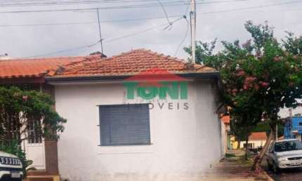 Imperdível! Casa à venda em Salto-SP, na Vila Teixeira, com 2 quartos, 1 sala, 1 cozinha, 1 banheiro, 2 vagas de garagem e 125m².