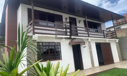 Casa para Venda em Guarapuava, Santa Cruz, 5 dormitórios, 3 banheiros, 1 vaga