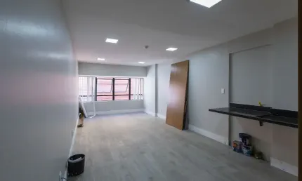 Sala comercial pronta para venda no bairro caminho das árvores