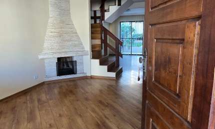 Excelente Sobrado Triplex com ótimo espaço nos Fundos!