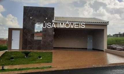 Casa em condomínio fechado com 3 quartos à venda na CRAVINHOS, Centro, Cravinhos por R$ 811.125