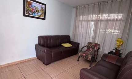 Casa à venda na Vila Cristo Redentor em Várzea Paulista-SP: 2 quartos, 1 sala, 1 banheiro, 2 vagas - 177m²!