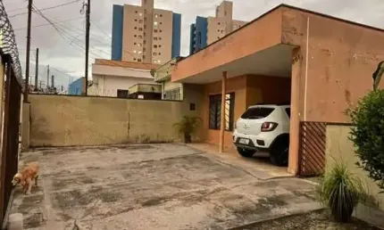 Casa com 2 dormitórios, com terreno amplo na rua varzea paulista vila santanta 2 em jundiaí.
