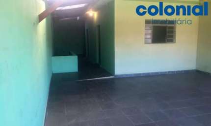 SOBRADO COM GARAGEM NA PARTE DE BAIXO E 03 QUARTOS.