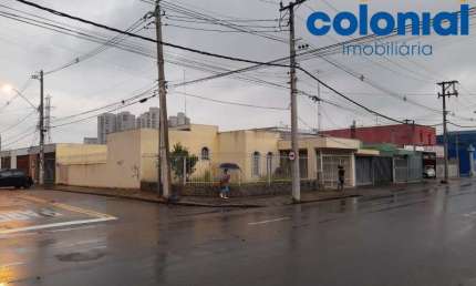 Casa à Venda Térrea em Jundiaí-SP, Vila Vianelo: 3 Quartos, 2 Salas, 3 Vagas e 301m² de terreno!