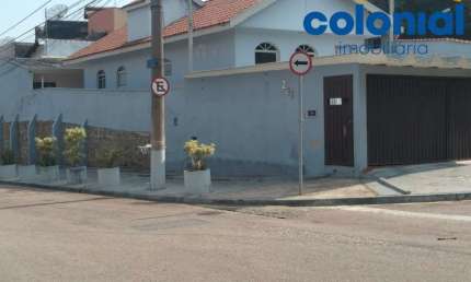 Casa com mais 2 casas no terreno à venda em Jundiaí-SP, no bairro Jardim do Lago! 2 quartos, 2 salas, 2 banheiros, 3 vagas de garagem, 338,00 m².