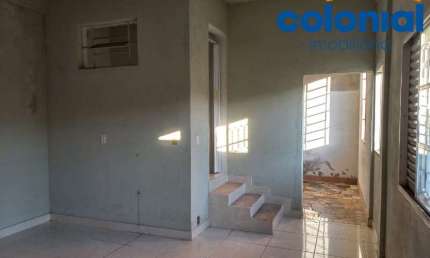 CASA COM 02 DORMITÓRIOS E EDÍCULA PRÓXIMO À RUA DA VÁRZEA.