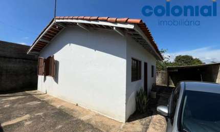 Imperdível: Casa à venda no Centro de Cabreúva-SP, com 1 quarto, 1 sala, 1 banheiro e 3 vagas de garagem!