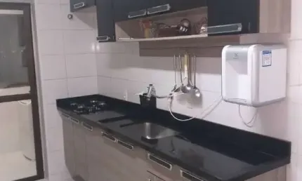 APARTAMENTO 2 QUARTOS, SALA COM SACADA E UMA VAGA COBERTA