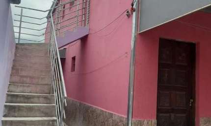 TERRENO COM 03 CASAS INDEPENDENTES, ÓTIMA OPÇÃO PARA INVESTIMENTO.