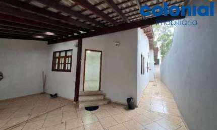 CASA TÉRREA 2 DORMITÓRIOS, SENDO 1 SUÍTE, 2 VAGAS COBERTAS, QUINTAL AMPLO COM DEPÓSITO.JARDIM ITÁLIA, VÁRZEA PAULISTA