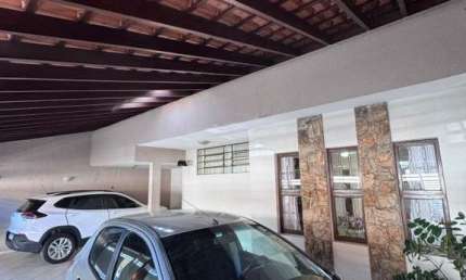 Casa à venda em Várzea Paulista-SP: 4 quartos, 3 banheiros, 4 vagas de garagem no Jardim Maria de Fátima - 234,82 m² de área.