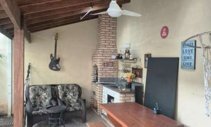 Casa em Condomínio de Luxo na Ponte São João, Jundiaí-SP: 3 quartos, 1 suíte, 1 sala, 3 banheiros, 2 vagas - 179m².