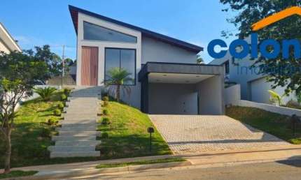 CASA TÉRREA EM CONDOMÍNIO FECHADO, NOVÍSSIMA, COM 3 DORMITÓRIOS SENDO 1 SUÍTE, COM 4 VAGAS E PISCINA.ITAPEMA, ITATIBA.