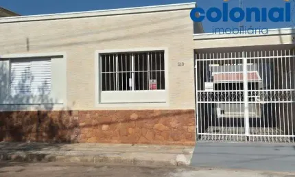 Aluguel de Casa Térrea na Vila Progresso em Jundiaí-SP: 2 quartos, 1 sala, 1 banheiro, 2 vagas de garagem, 100m² de área.