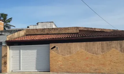 EXCELENTE CASA RESIDENCIAL NO EXPEDICIONÁRIOS COM 03 QUARTOS E EXCELENTE QUINTAL