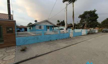Casa com 3 quartos à venda na Rua Volnei Alfredo Porto, 001, Araçatuba, Imbituba por R$ 399.000