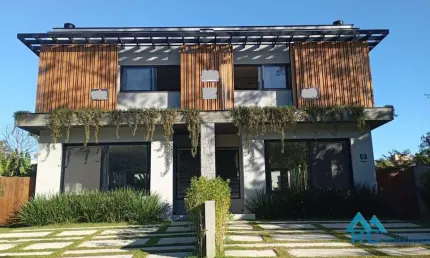 Casa com 3 quartos à venda na miguel jose da silva, 78, jardim panorâmico, garopaba por r$ 2.120.000