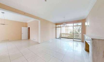 Apartamento de 177m² em clássico edifício dos anos 50