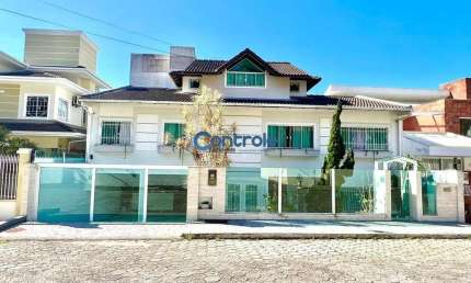Casa com 5 quartos à venda na Rua Mário Estevão dos Santos, 200, Ponta de Baixo, São José por R$ 1.950.000