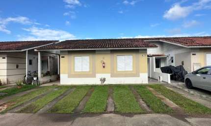 Casa em condomínio fechado com 3 quartos à venda na Avenida Paulo Roberto Vidal, 1, Bela Vista, Palhoça por R$ 335.000