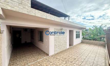 Casa com 4 quartos à venda na Rua Edelberto de Oliveira, 44, Barreiros, São José por R$ 625.000