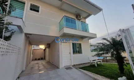 Casa com 3 quartos à venda na Ermiliano Cavalcanti, 113, Nova Palhoça, Palhoça por R$ 550.000