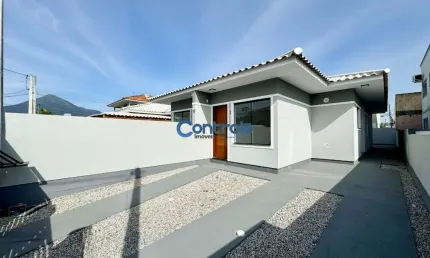 Casa com 2 quartos à venda na rua olávio de biase, 707, barra do aririú, palhoça por r$ 389.000