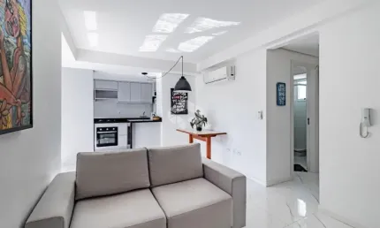 Apartamento 2 dormitórios, 1 suíte, 1 vaga coberta e escriturada, na Zona Sul
