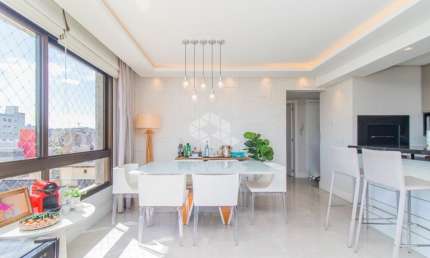 Apartamento à venda com 03 dormitórios / quartos com 01 suíte  no bairro Menino Deus em Porto Alegre / RS.