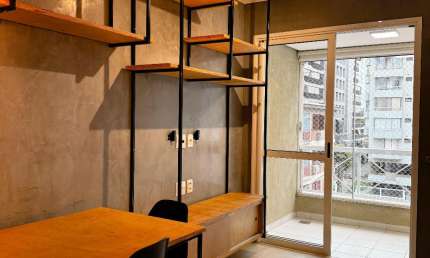 Apartamento semimobiliado para alugar em Porto Alegre no bairro Menino Deus.