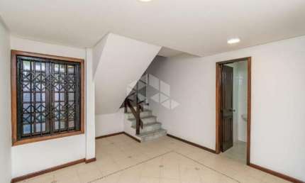 Casa em condomínio com 2 quartos, sendo 1 suíte no Bairro Tristeza.