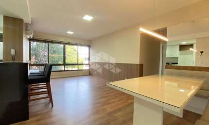 Apartamento semi mobiliado de 3 quartos, sendo 1 suíte no Bairro Ipanema