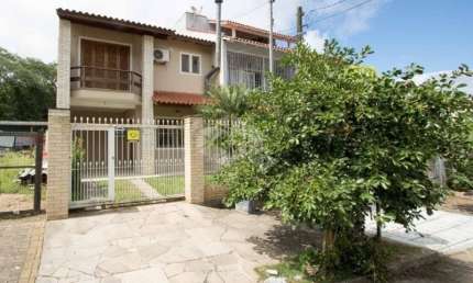 Casa residencial de 3 quartos sendo 1 suíte para locação no bairro Hípica.
