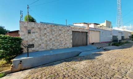 Casa para venda no bairro Vale Quem Tem na zona Leste de Teresina
