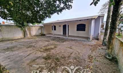 Casa Térrea em Rua Asfaltada, Próxima a Serviços Essenciais - Balneário Shangri-lá, Pontal do Paraná