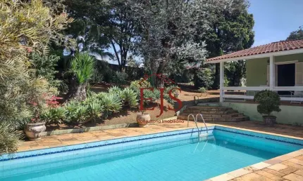 Linda chácara com pomar, piscina e casa de caseiro a venda em Atibaia