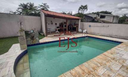 Linda casa térrea com piscina e área gourmet para locação em Atibaia