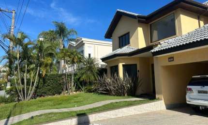 Casa em condomínio fechado com 4 quartos para alugar na Rua Jatobá, Tamboré, Santana de Parnaíba, 460 m2 por R$ 23.000