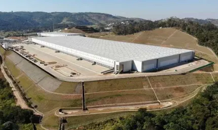 Galpão/Depósito/Armazém para aluguel tem 6500 metros quadrados na Rodovia Castelo Branco